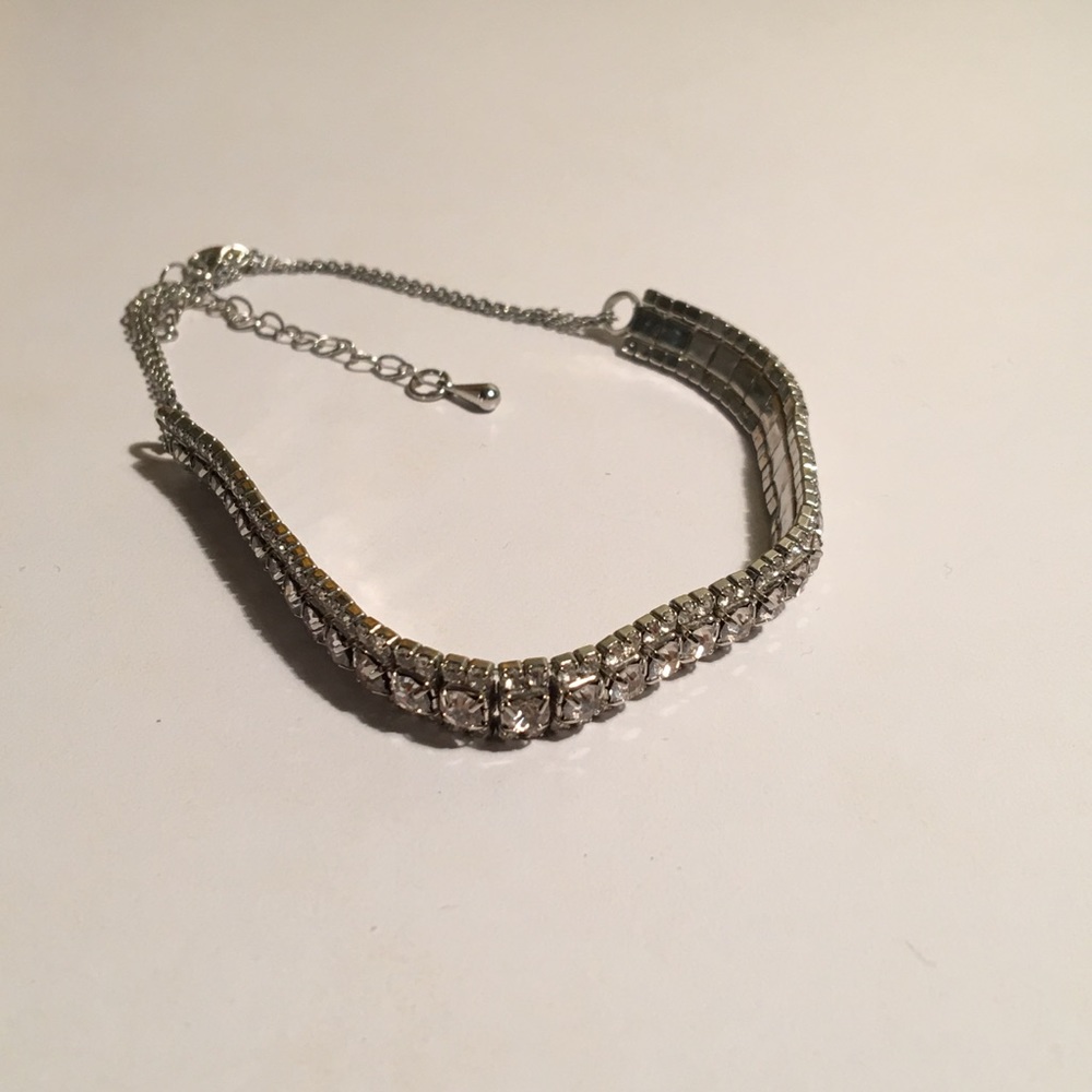 Small Choker w Diamond💎 Like Rhinestones (shiny)!